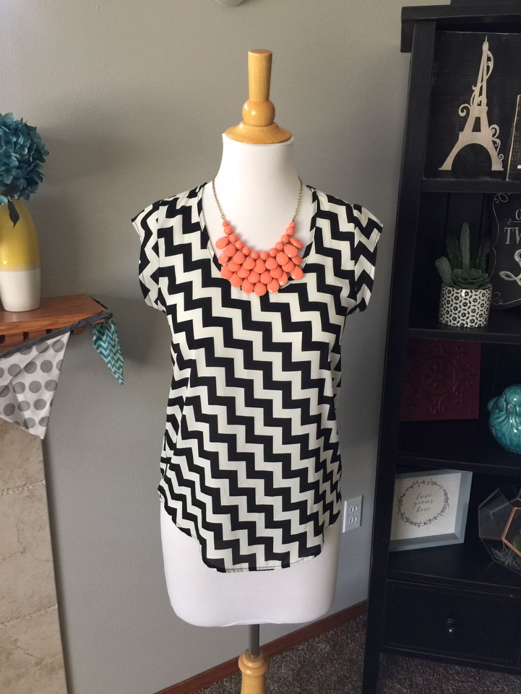 Pre-Loved Women's Like New Chevron Blouse, size S