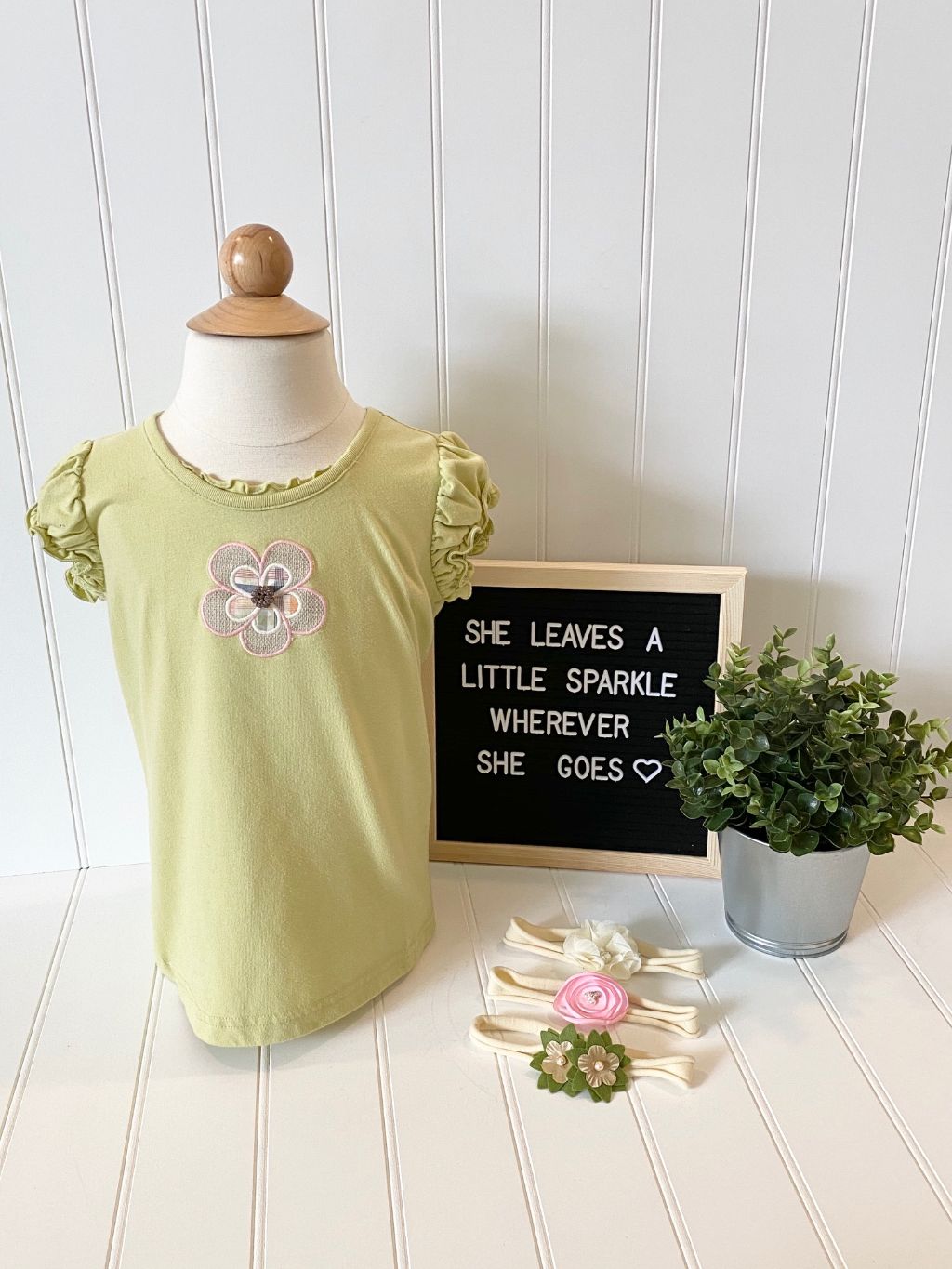 Pre-Loved Girls Gymboree Flower Button Top, size 6