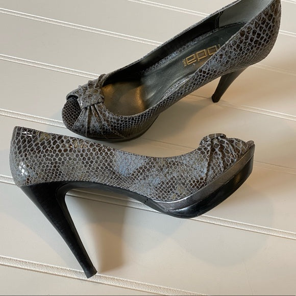 Pre-Loved Women's Shoes: Moda leather snake skin print peep-toe heels 7M