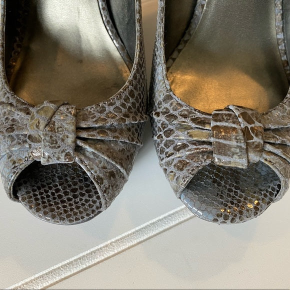 Pre-Loved Women's Shoes: Moda leather snake skin print peep-toe heels 7M